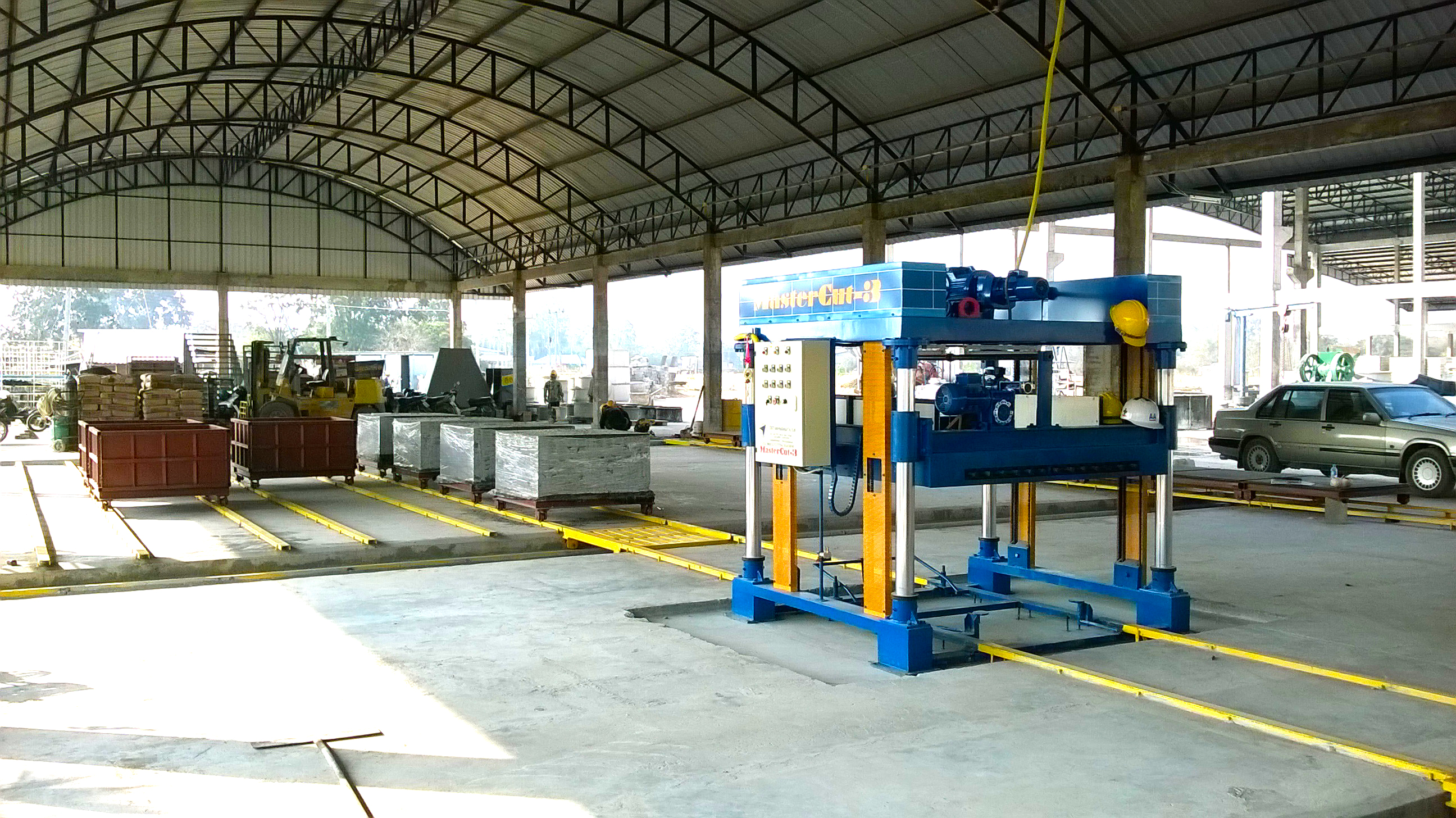 Foam concrete cutting machine MasterCut 3 in a plant