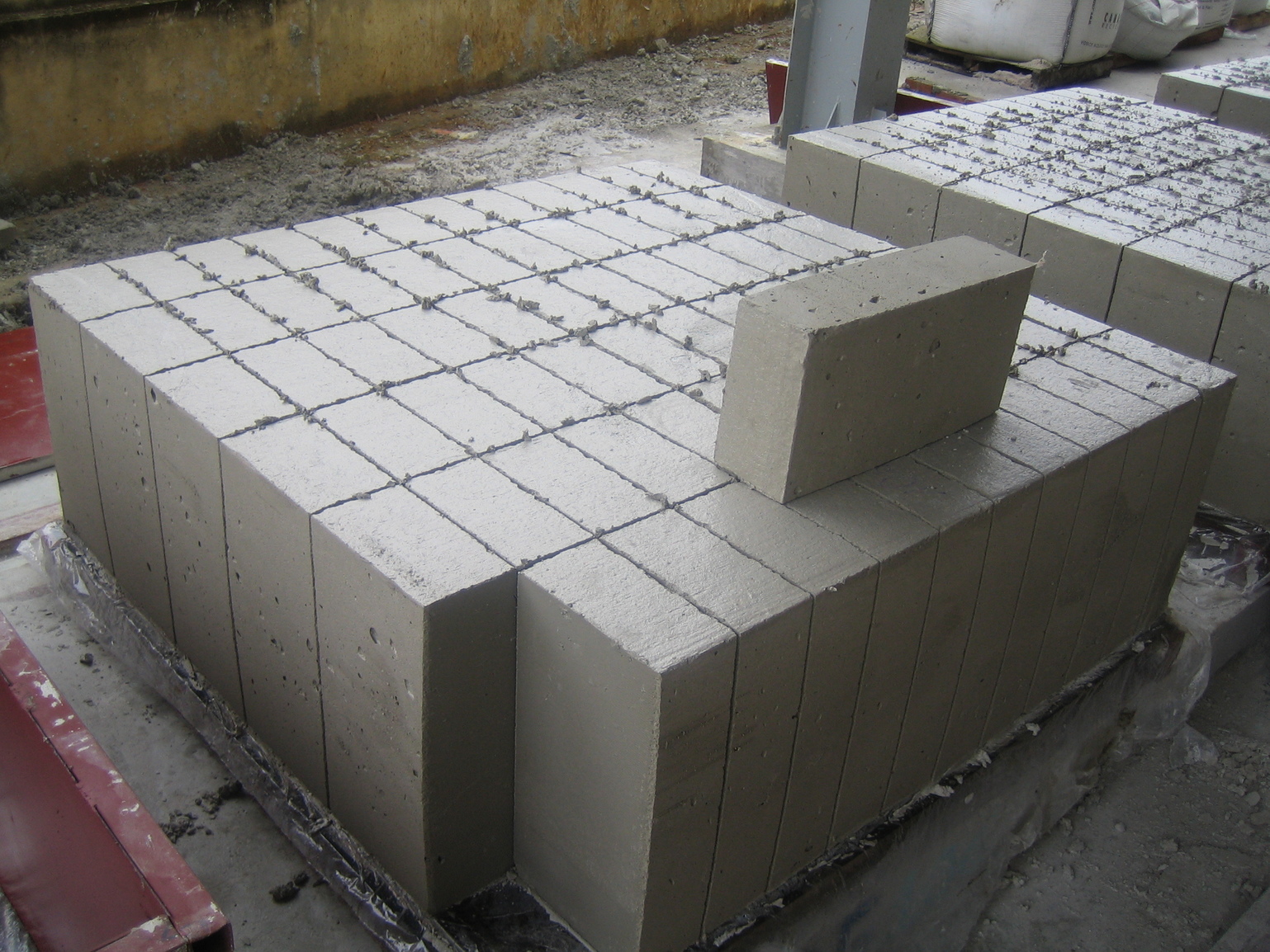 CLC blocks made from THTFA-3 foam agent are very good quality, lightweight, and high strength