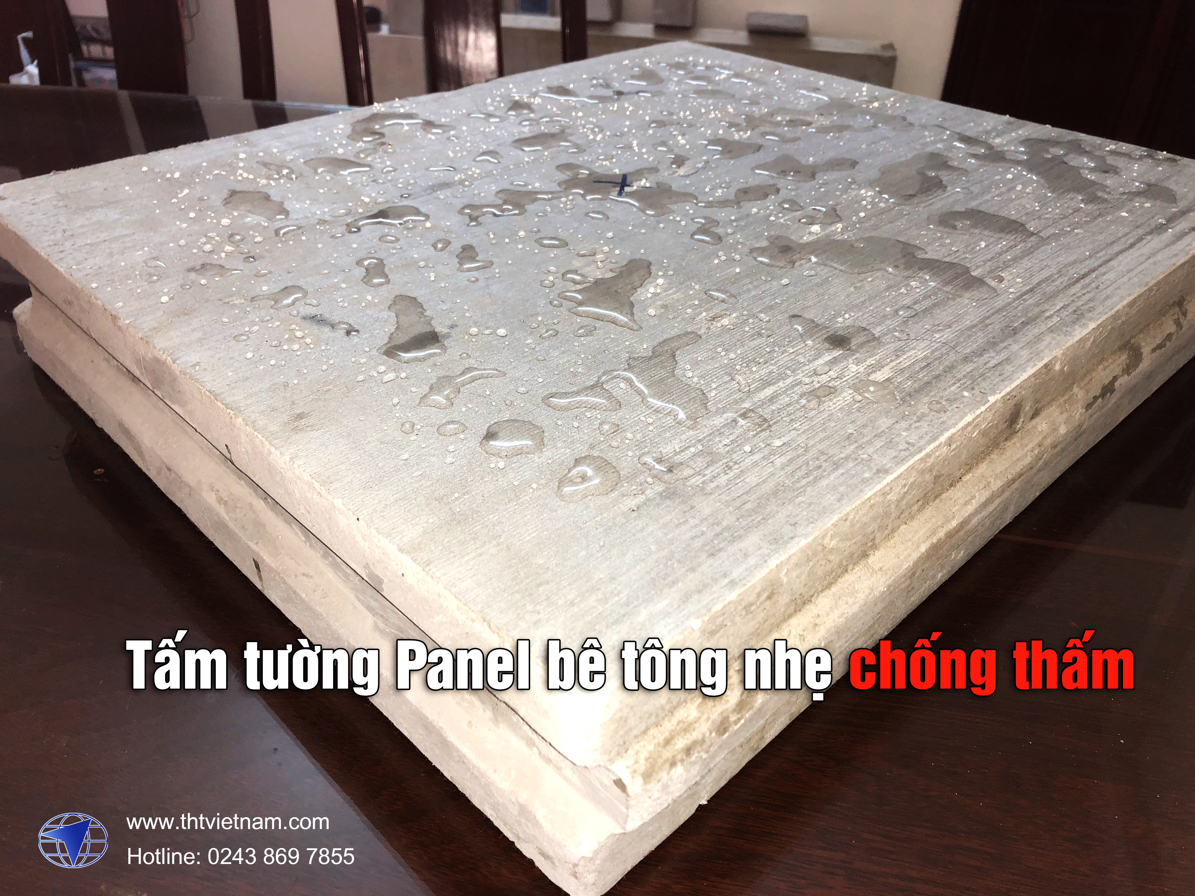Hình ảnh tấm tường panel bê tông nhẹ chống thấm khi đổ nước vào không hề bị ngấm nước